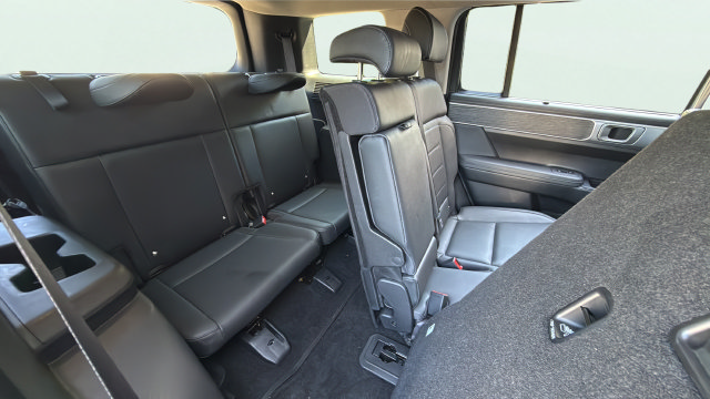 Used 2025 Hyundai Santa Fe Limited FWD image 31