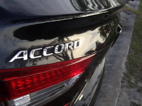 Used 2018 Honda Accord EX image 22