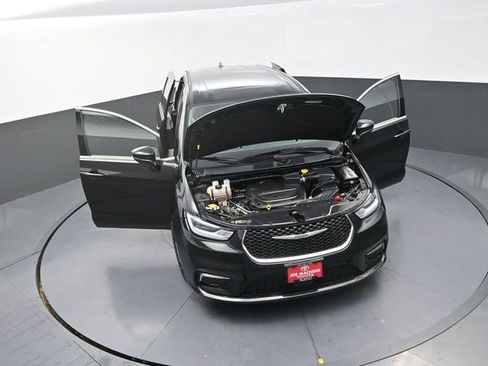 Used 2024 Chrysler Pacifica Limited image 38