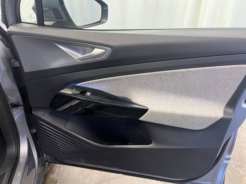 Used 2023 Volkswagen ID.4 Pro image 11