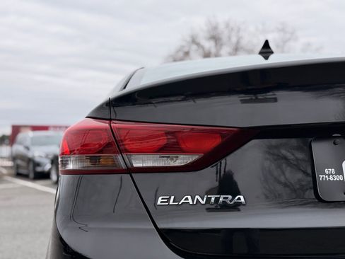Used 2017 Hyundai Elantra SE image 9