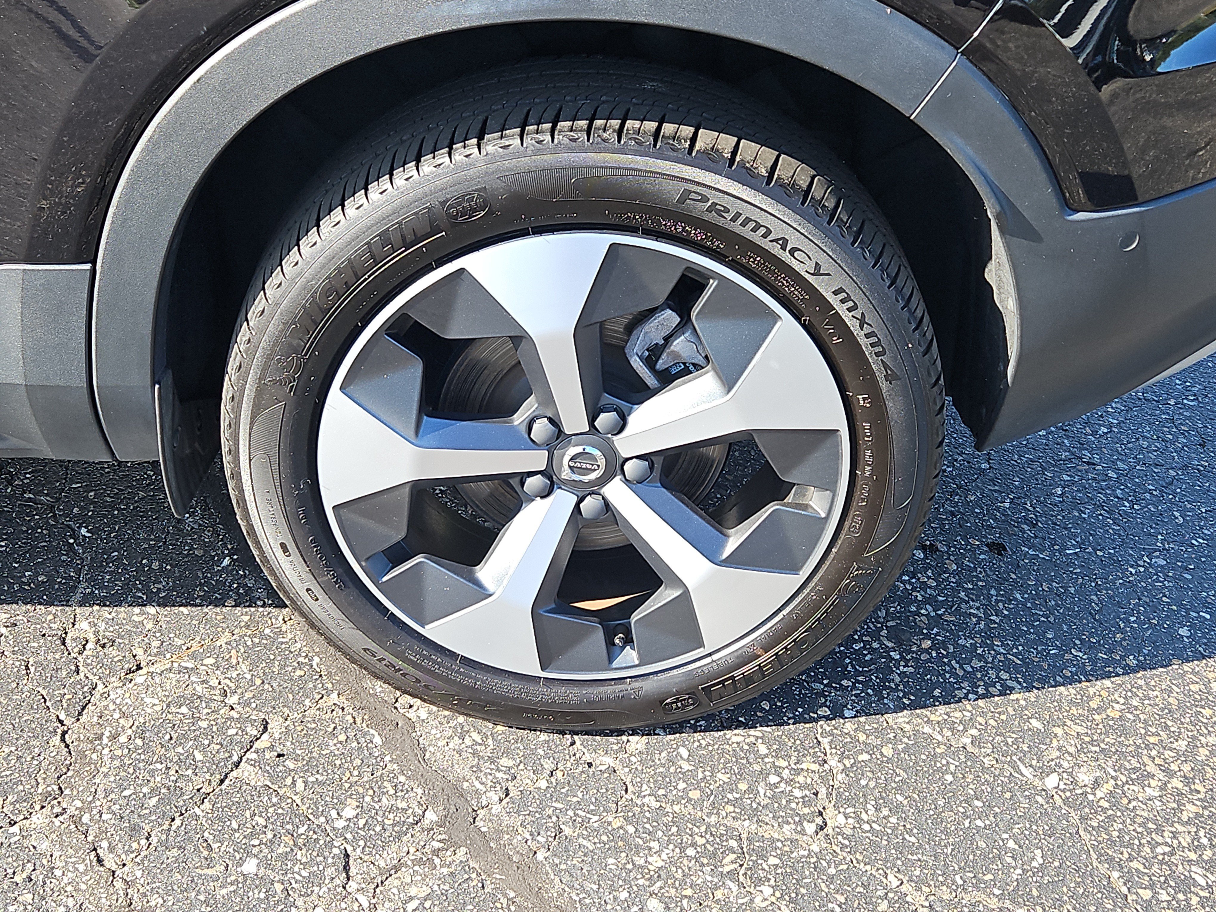 Used 2025 Volvo XC40 B5 Plus AWD/4WD image 28