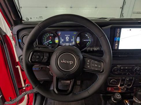 Used 2024 Jeep Wrangler Unlimited Rubicon 4xe image 14