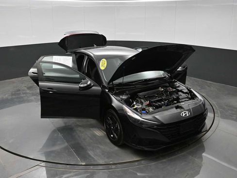 Used 2023 Hyundai Elantra SEL image 38