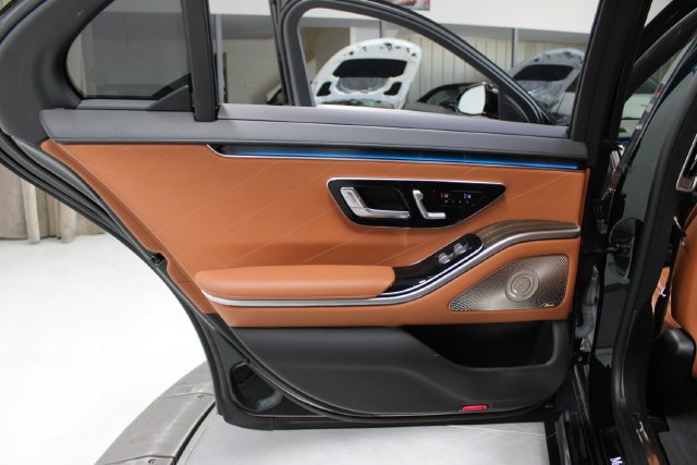 Used 2021 Mercedes-Benz S 580 4MATIC Sedan w/ AMG Line image 33