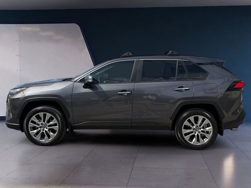 Used 2022 Toyota RAV4 Limited image 2