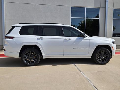 New 2026 Jeep Grand Cherokee L Limited AWD/4WD image 2