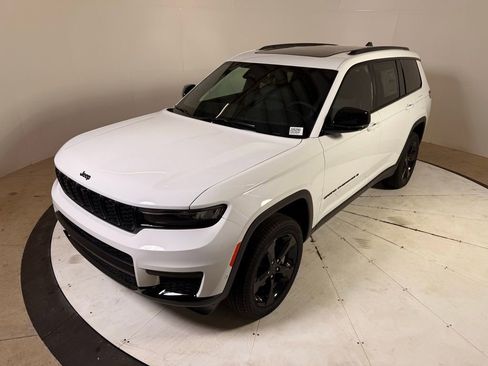 New 2025 Jeep Grand Cherokee L Limited w/ Luxury Tech Group II AWD/4WD image 3