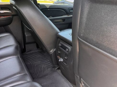 Used 2012 Chevrolet Avalanche LTZ AWD/4WD image 23