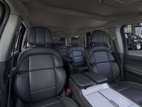New 2026 Lincoln Navigator Premiere AWD/4WD image 10
