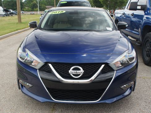 Used 2018 Nissan Maxima Platinum w/ Interior Lighting Package FWD image 2
