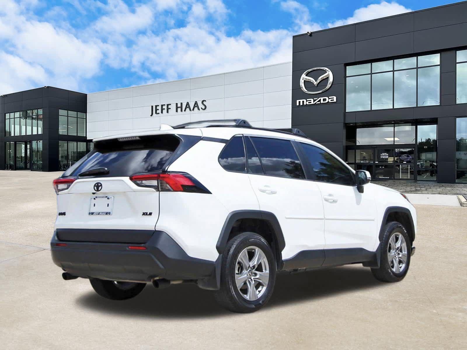 Used 2024 Toyota RAV4 XLE w/ Convenience Package FWD image 3