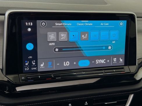 Used 2025 Volkswagen Atlas Cross Sport SE FWD image 18