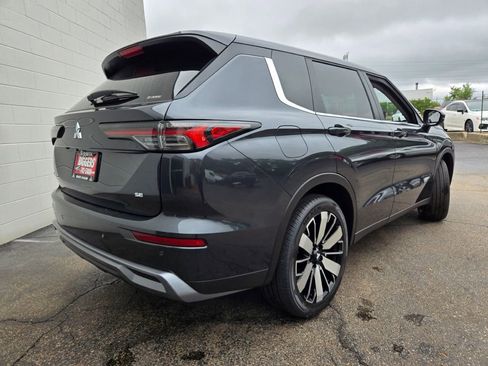 New 2025 Mitsubishi Outlander SE image 11