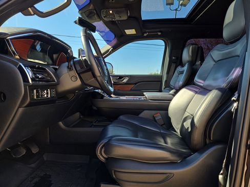 Used 2023 Lincoln Navigator Reserve image 16