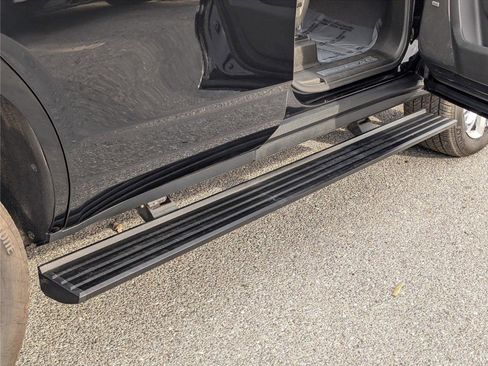 Used 2023 Chevrolet Tahoe High Country image 11