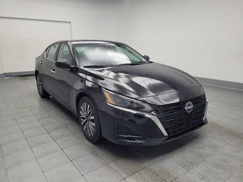 Used 2025 Nissan Altima 2.5 SV FWD image 13