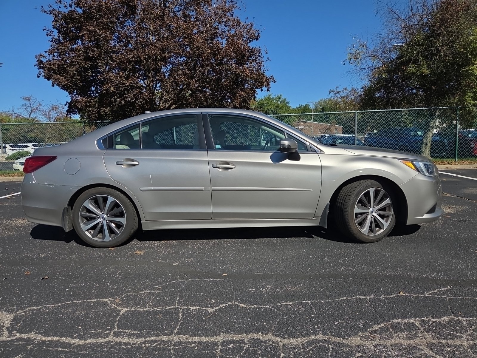 Used 2017 Subaru Legacy 2.5i Limited AWD/4WD image 2