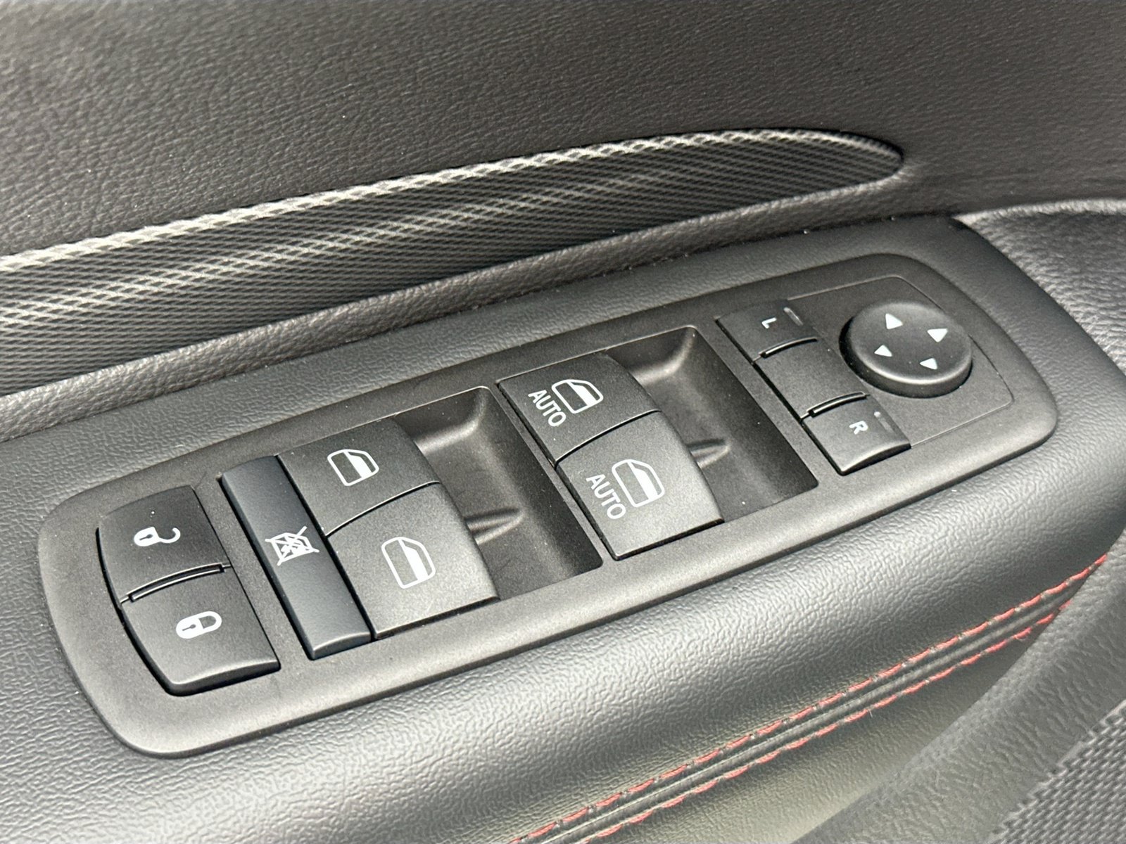 Used 2025 Dodge Durango R/T w/ Blacktop Package AWD/4WD image 18