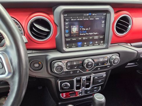 Used 2022 Jeep Gladiator Rubicon w/ Cold Weather Group AWD/4WD image 19