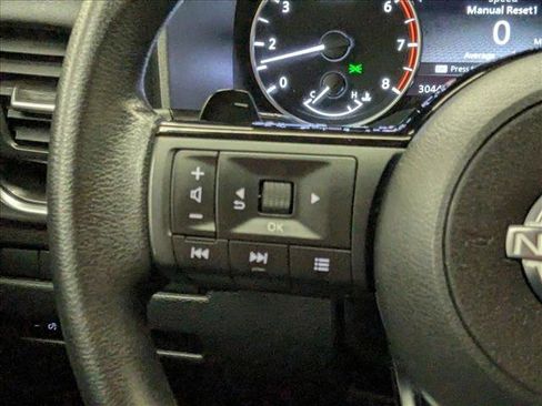 Used 2023 Nissan Rogue SV image 11