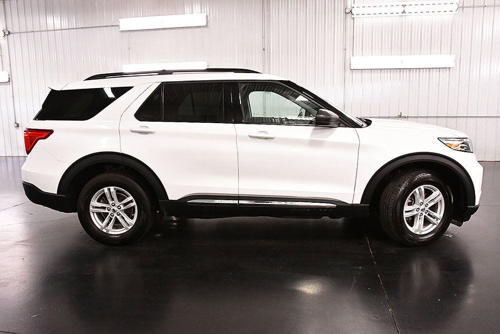 Used 2024 Ford Explorer XLT w/ Equipment Group 202A AWD/4WD image 9