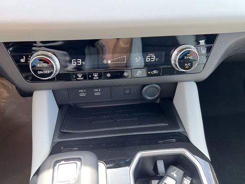 New 2025 Mitsubishi Outlander SE image 25