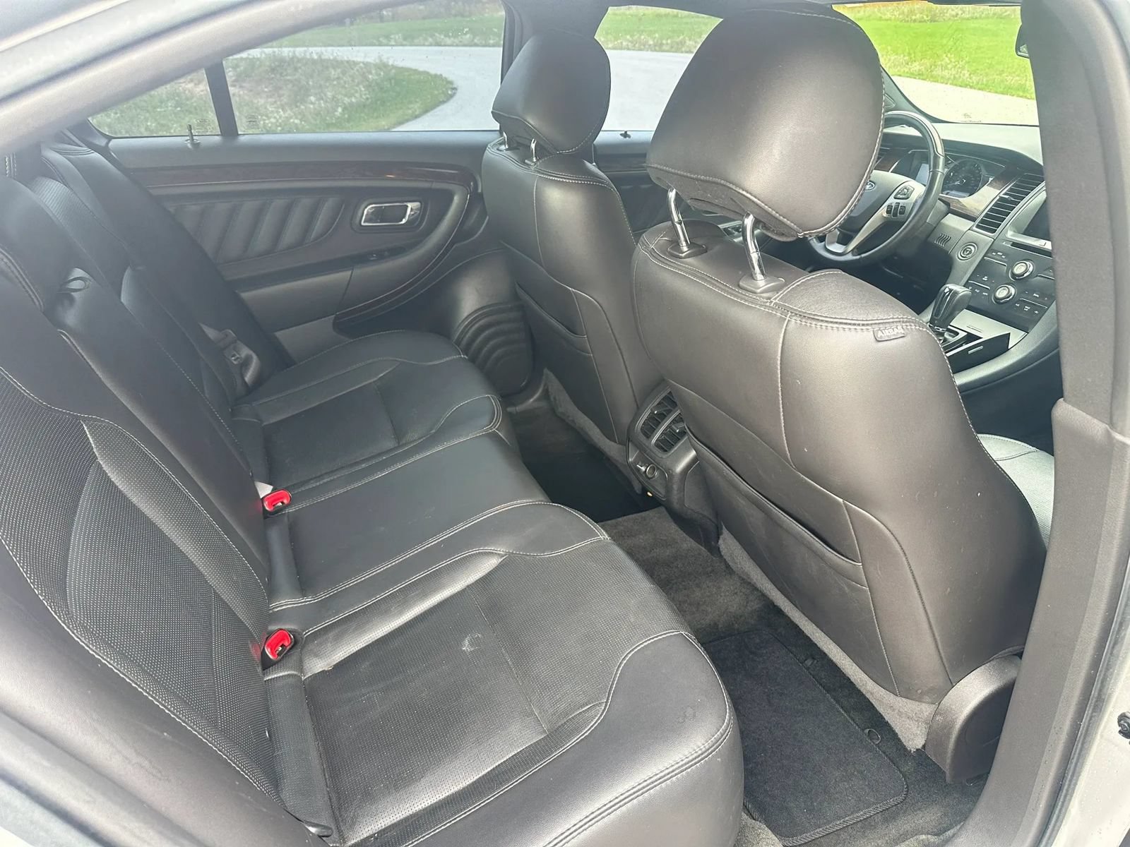 Used 2015 Ford Taurus Limited FWD image 14