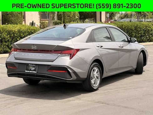 Used 2025 Hyundai Elantra SE FWD image 5