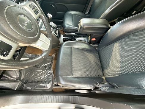 Used 2016 Jeep Compass Latitude image 16