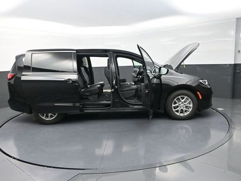 New 2026 Chrysler Pacifica Select image 33