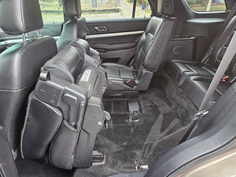 Used 2016 Ford Explorer XLT w/ Equipment Group 202A AWD/4WD image 29