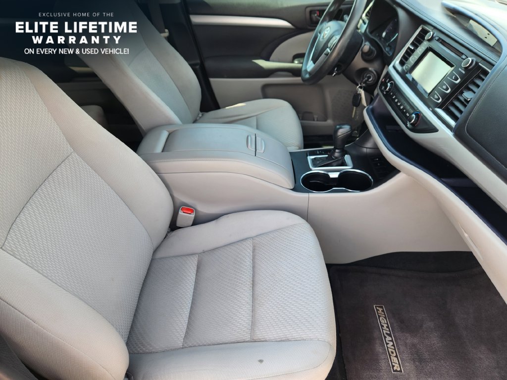 Used 2019 Toyota Highlander LE FWD image 13