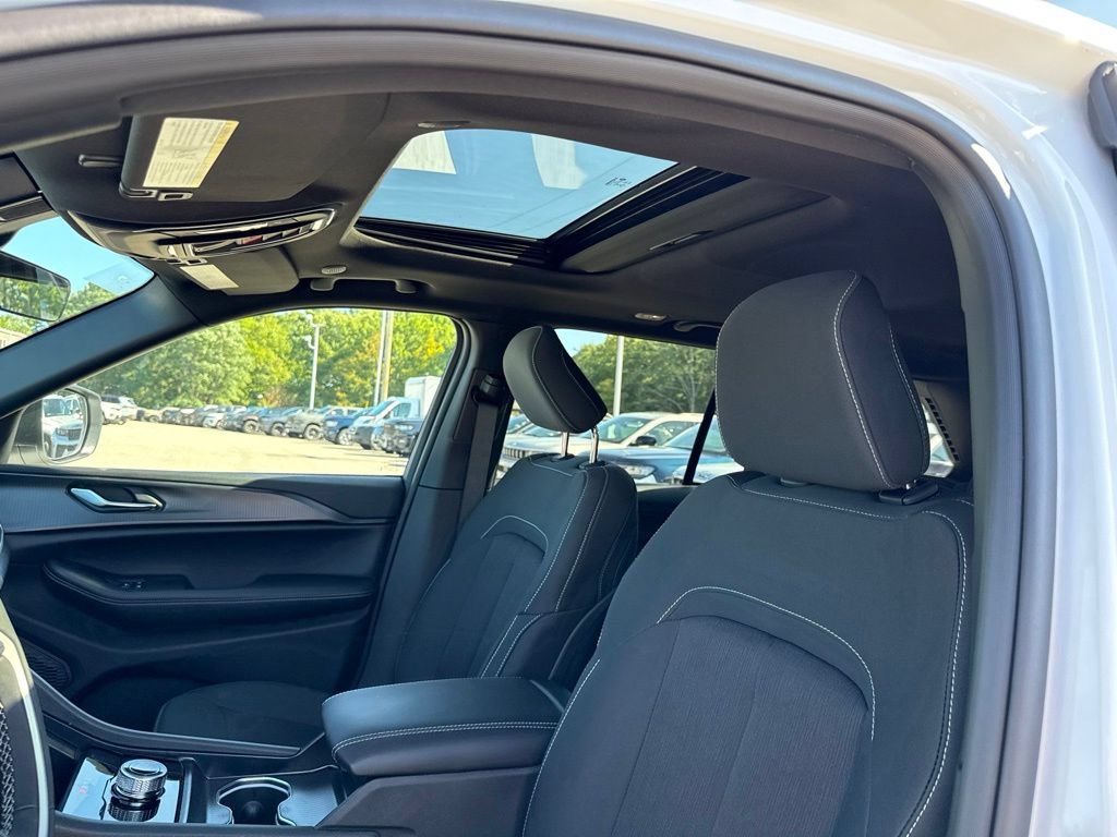 New 2027 Jeep Grand Cherokee Laredo X AWD/4WD image 16
