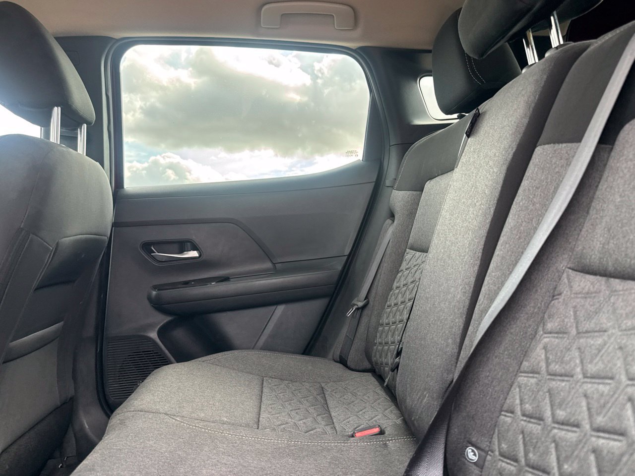 Used 2025 Nissan Kicks SV FWD image 39