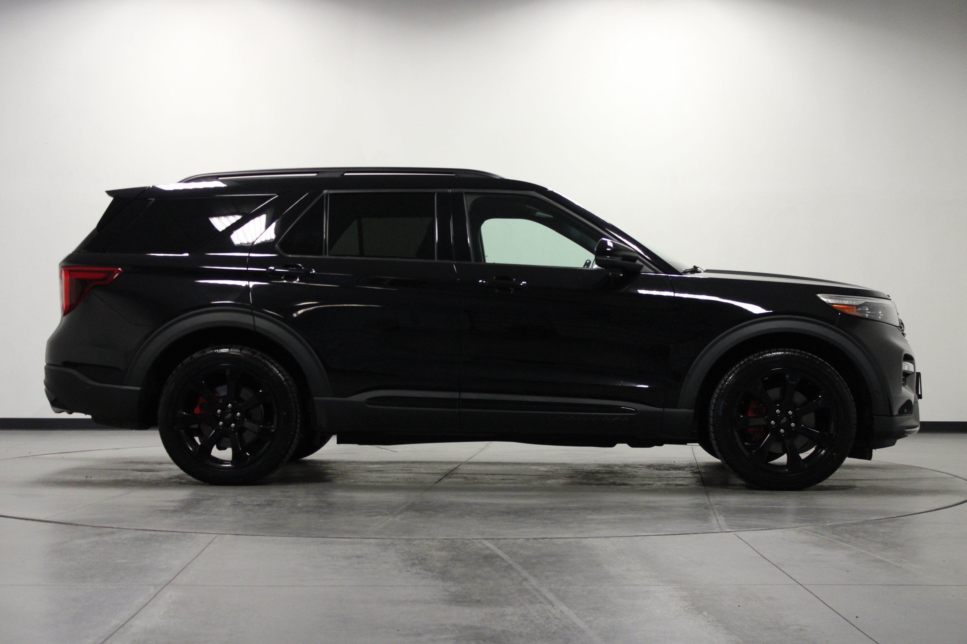 Used 2021 Ford Explorer ST w/ Equipment Group 401A AWD/4WD image 3