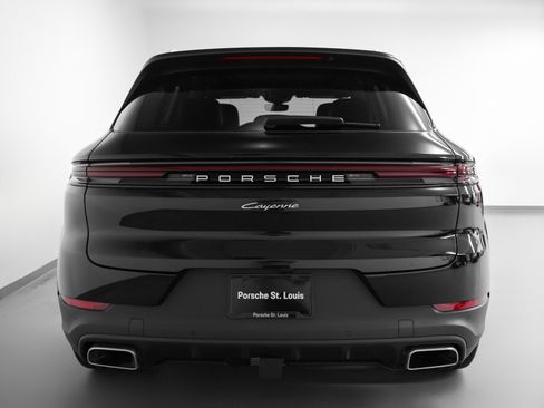 Certified 2025 Porsche Cayenne image 11