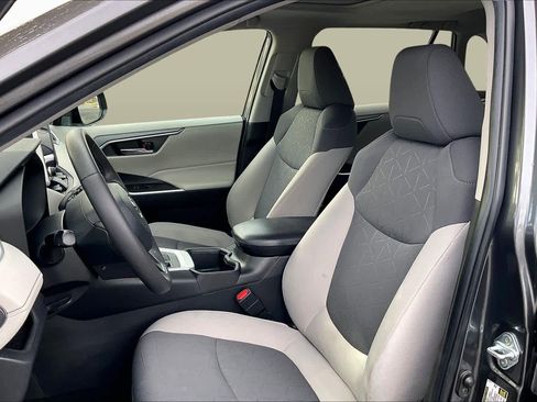 Used 2023 Toyota RAV4 XLE w/ Convenience Package image 7