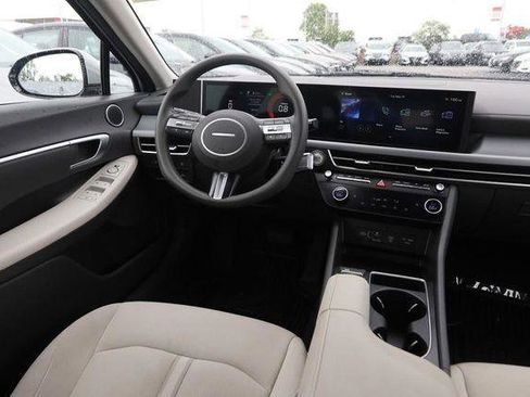 Used 2025 Hyundai Sonata SEL FWD image 23