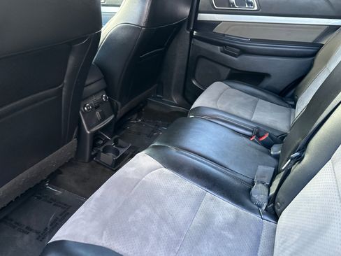 Used 2017 Ford Explorer XLT w/ Equipment Group 202A FWD image 14