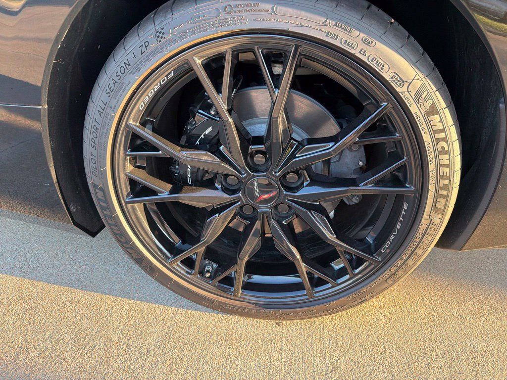 Used 2025 Chevrolet Corvette Stingray Coupe w/ 1LT RWD image 7