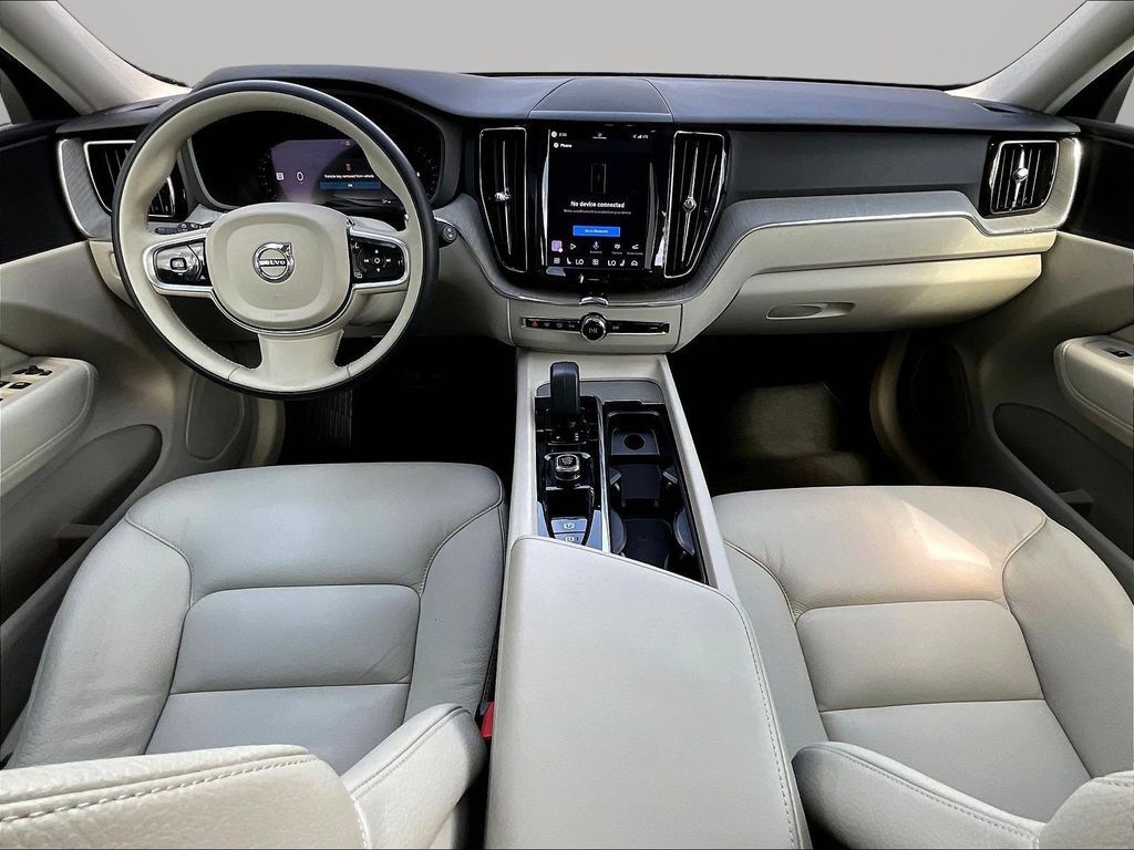 Used 2023 Volvo XC60 B5 Plus AWD/4WD image 9