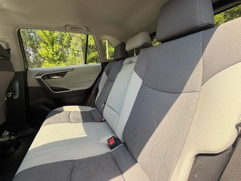 Used 2019 Toyota RAV4 XLE w/ Convenience Package FWD image 16
