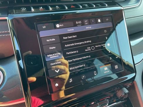 Used 2023 Jeep Grand Cherokee Laredo image 20