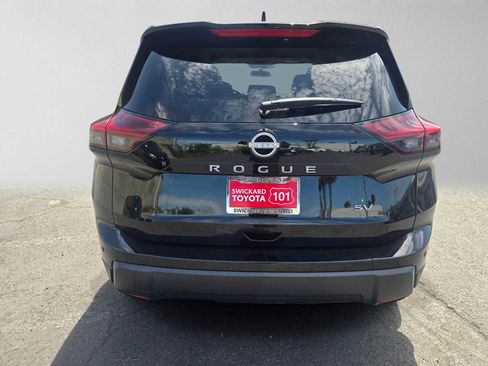 Used 2024 Nissan Rogue SV FWD image 4