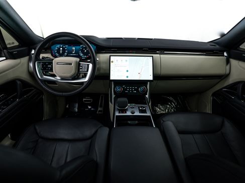 Used 2023 Land Rover Range Rover Long Wheelbase SE image 12