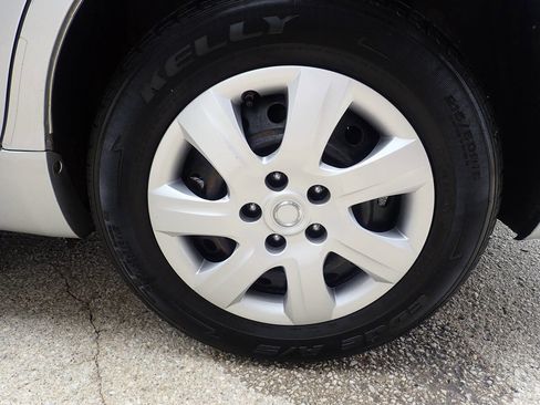 Used 2010 Toyota Camry LE image 35
