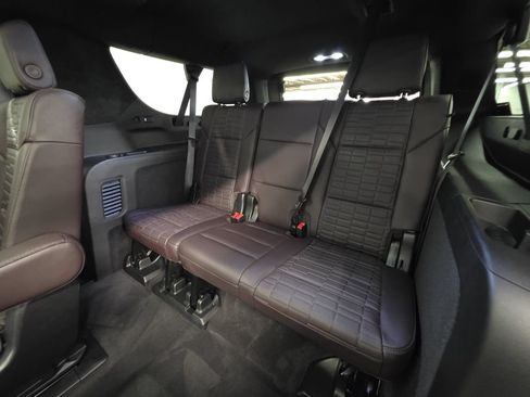 Used 2023 Cadillac Escalade ESV V AWD/4WD image 23