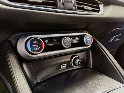 Used 2020 Alfa Romeo Stelvio image 11