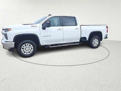 Used 2023 Chevrolet Silverado 2500 LT w/ Convenience Package image 3